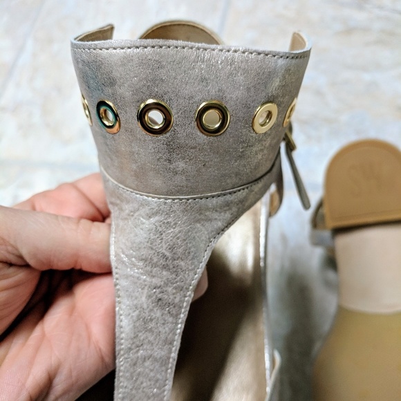 Stuart Weitzman Cuffy gold grommet sandals, US 7 - Picture 6 of 8